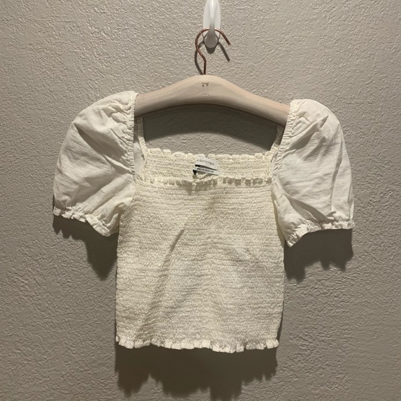Urban Outfitters white shirred puff sleeve top - Picture 2 of 4